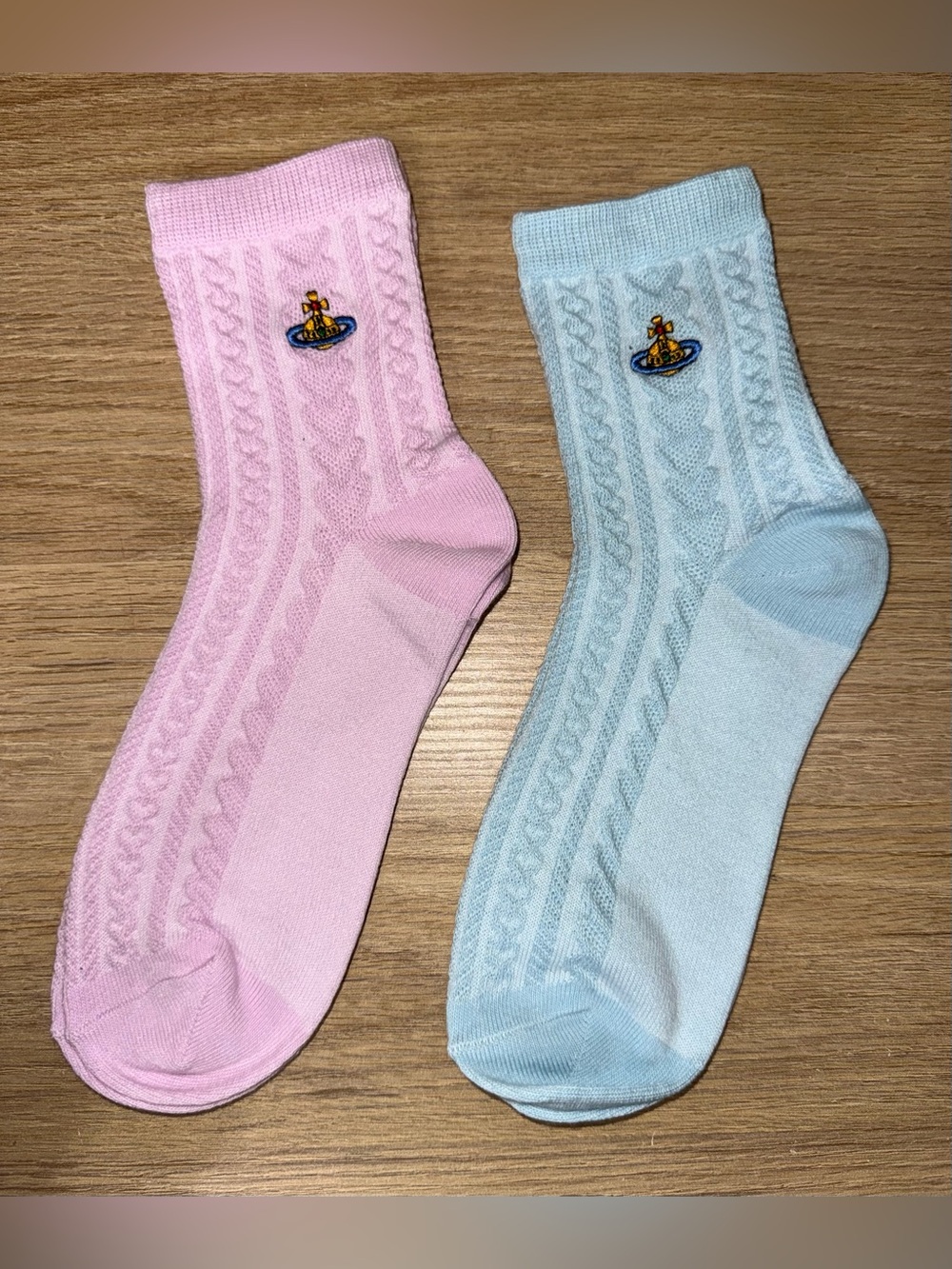 NWT VIVIENNE WESTWOOD Pack of 2 Crew Socks. Size Medium.
